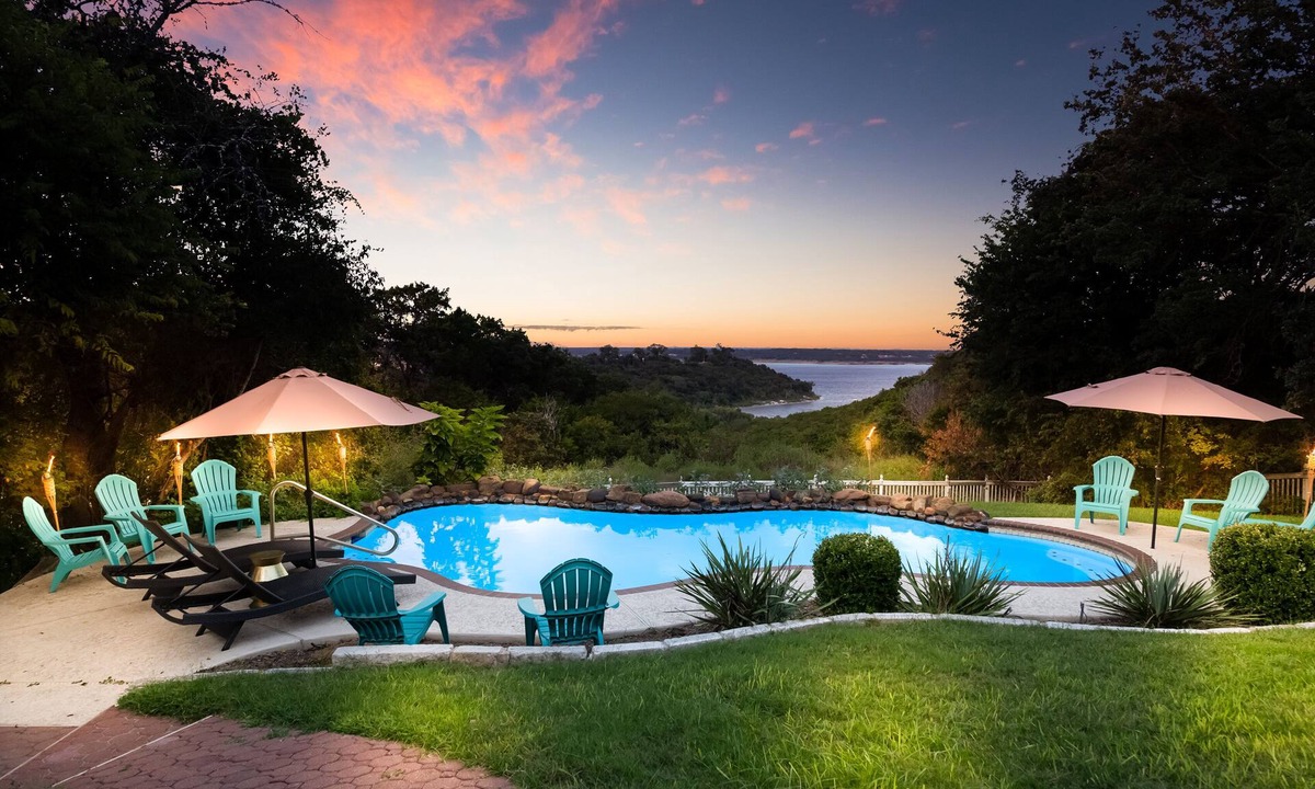 Belton House | Lake Access! 10 Acre Retreat, Pool and Hot tub