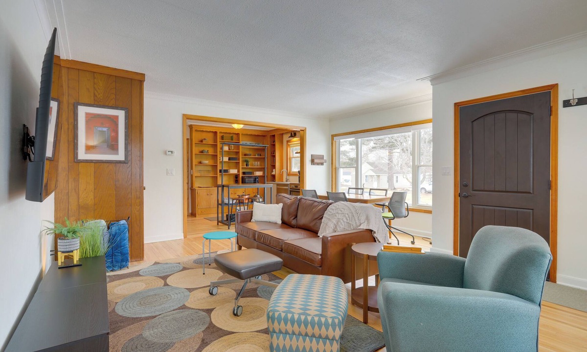 Pine City House | Lake Access Home on Cross Lake: Walk to Dtwn!