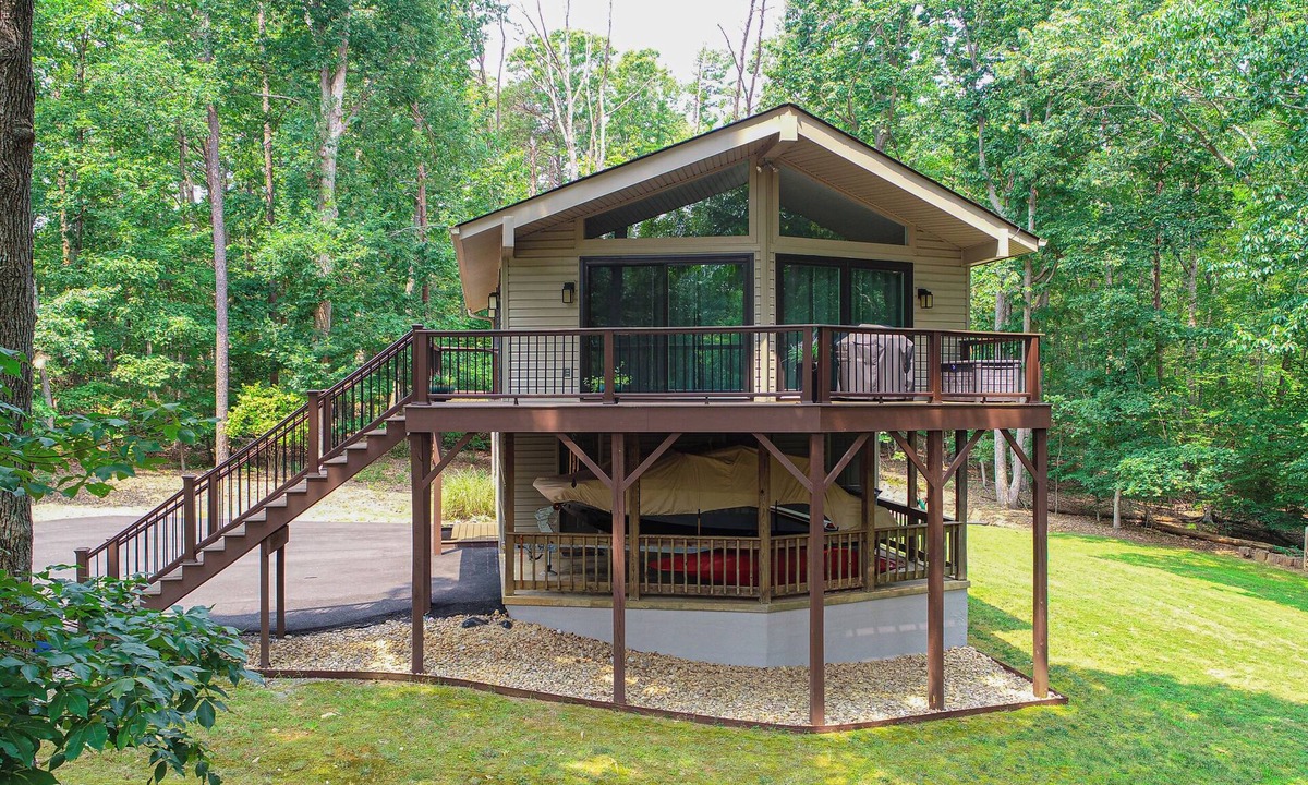 Mineral House | Lake Anna Lake Access New Boat Dock Fast WiFi Small Dog Friendly
