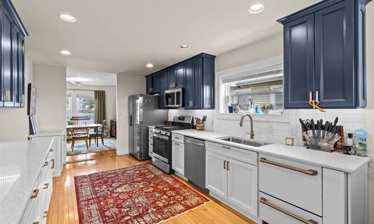 Interlaken House | Lake Front 4-bedroom 2.5 bath with AC in Asbury Park. Walk to beach & town.