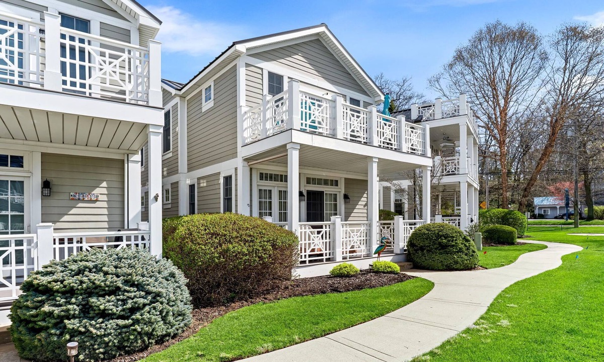 Saugatuck Condo | Lake Front Condo W/Pool Access, Walk to Saugatuck