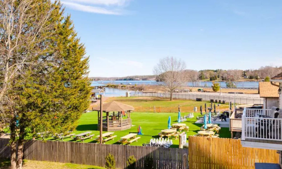Mineral House | Lake Front next to Brewery with Boat Slip and Tennis Court