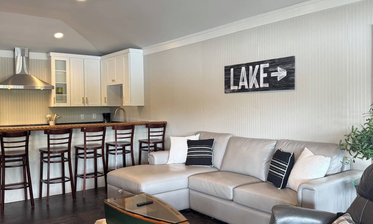 Alexander City House | Lake front & pool front with two boat slips, playground, grill station & canoes.
