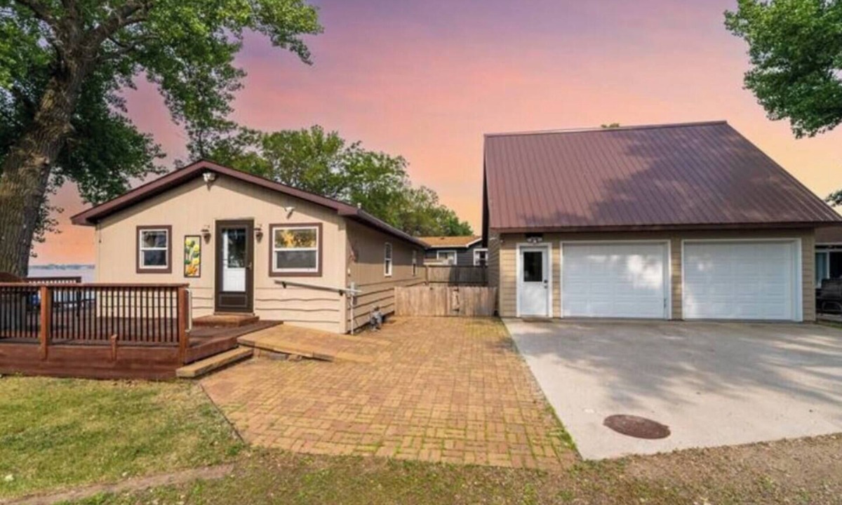 Wentworth House | Lake It Easy Hideaway house on Lake Madison