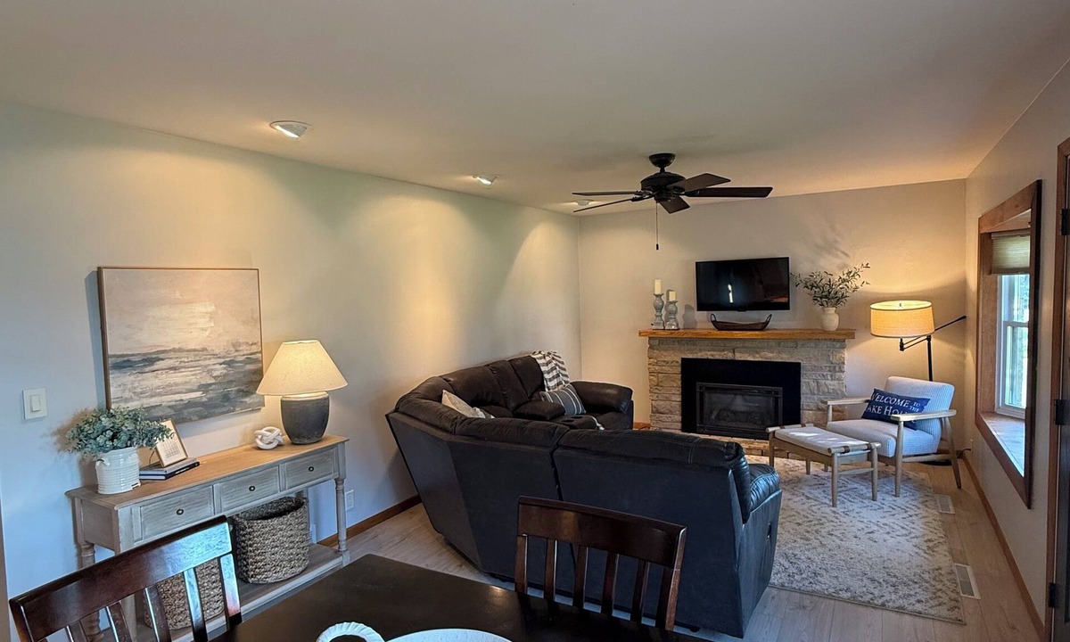 Clear Lake House | Lake It Easy Walk or Bike to the Beach!