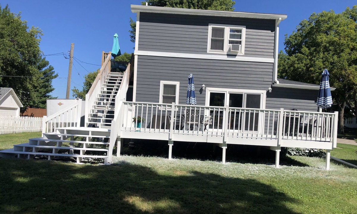 Clear Lake House | Lake Life! Walk to The Surf, Lake, Downtown, drinks and dining