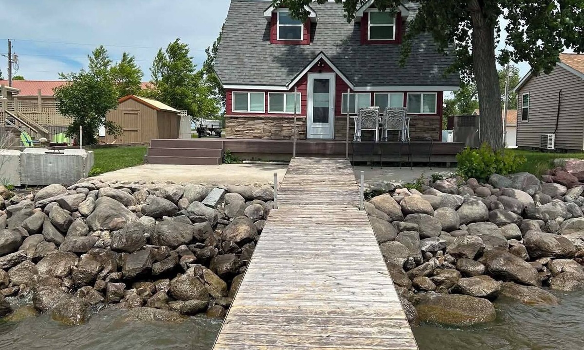 Hamlin County House | Lake Poinsett Waterfront Property