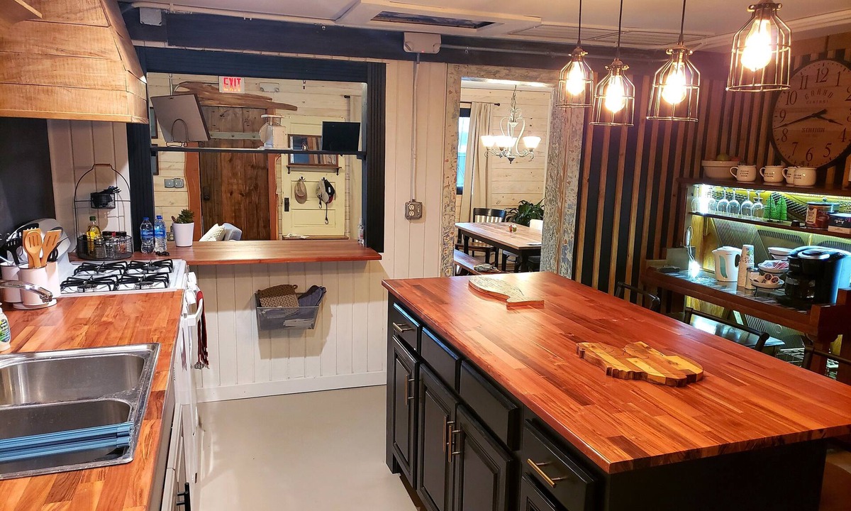 Guntersville Cottage | Lake view, close to shopping, hiking, restaurants and boat launch.