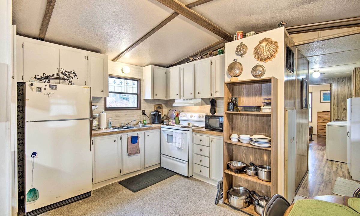 Sherrills Ford House | Lake-View Getaway in Sherrills Ford w/Deck!