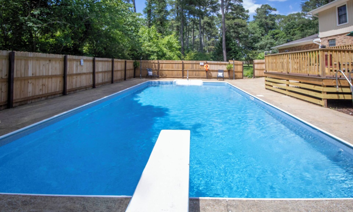 Scottsboro House | Lake View Shores home, with boat garage, inground pool, game room/w pool table