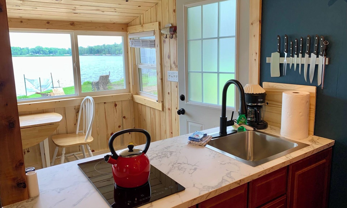 South Haven Cabin | Lakefront Cabin w/Dock & Kayaks, Fishing Escape Marine Comfort - Cabin 8