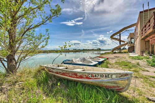 Wheatland House | Lakefront Country Home w/Waterslide & Trampoline!