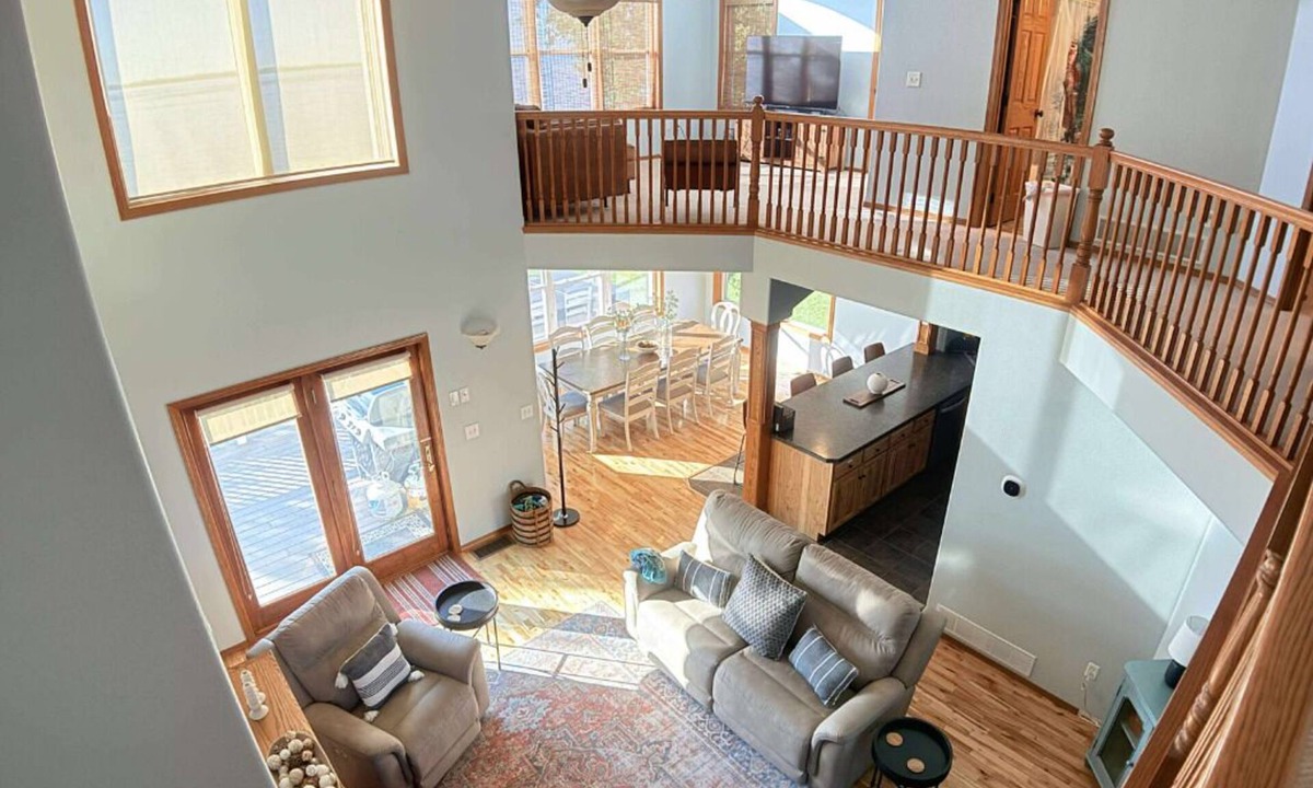Estelline House | Lakefront home perfect for families, friends, and couples looking for a peaceful getaway. Sleeps 10