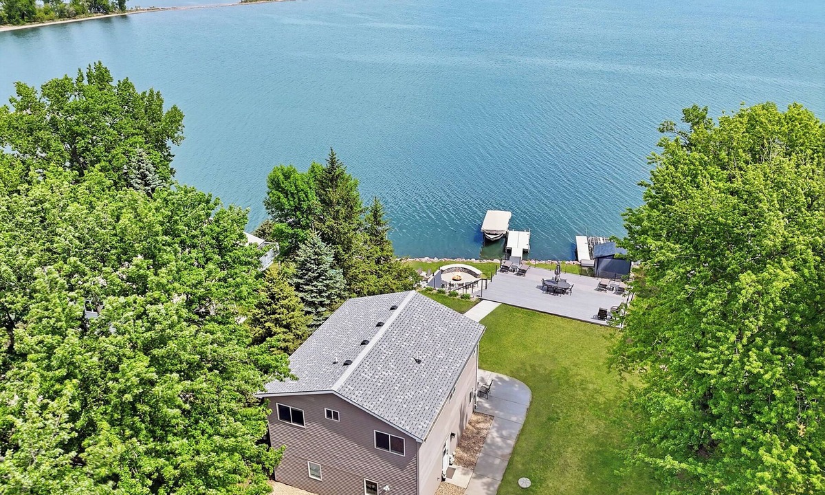 Chester House | Lakefront home perfect for families, friends, and couples looking for a peaceful getaway. Sleeps 8-12