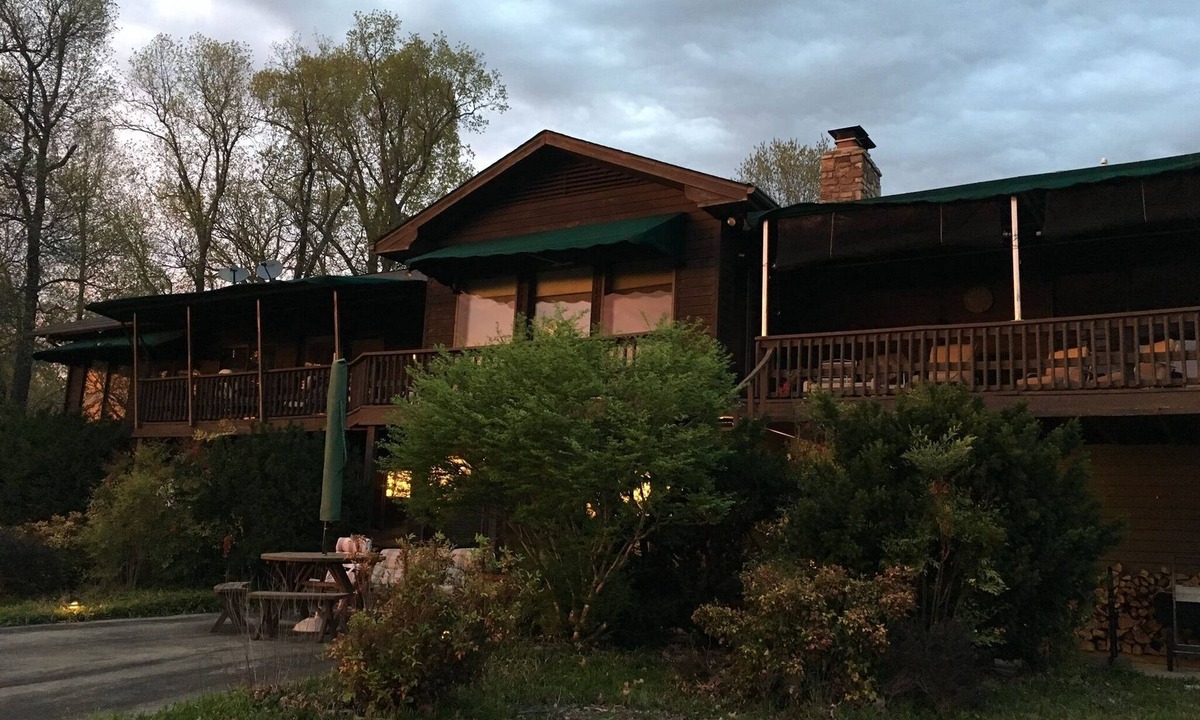 Henderson House | Lakefront home with easy access to Norfork Lake
