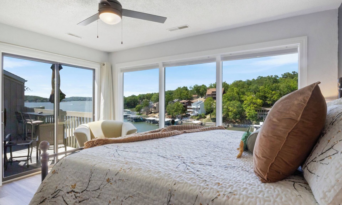 Osage Beach Condo | Lakefront - King Bed - Views - 3 Pools - 2BR/2BA