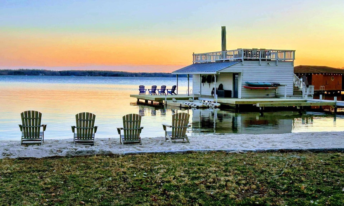 Bumpass House | Lakefront Lake Anna Views, Dock, Beach