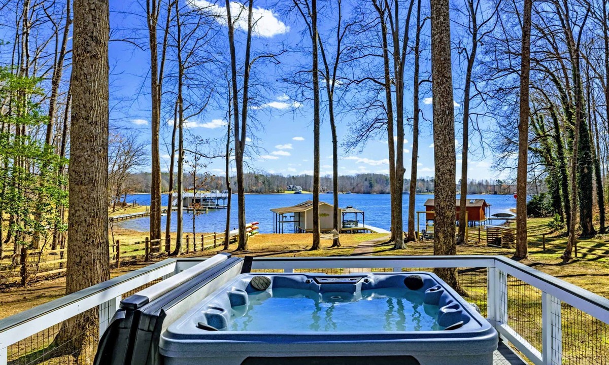 Mineral House | Lakefront Luxury, Hot Tub, Dock, Beach, Games