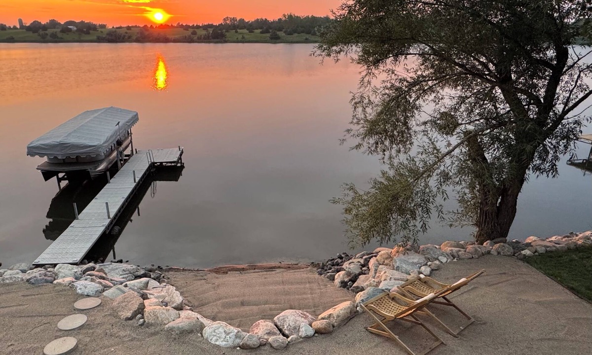 Aberdeen House | Lakefront property on the shore of Richmond Lake. Always in season. Always fun.