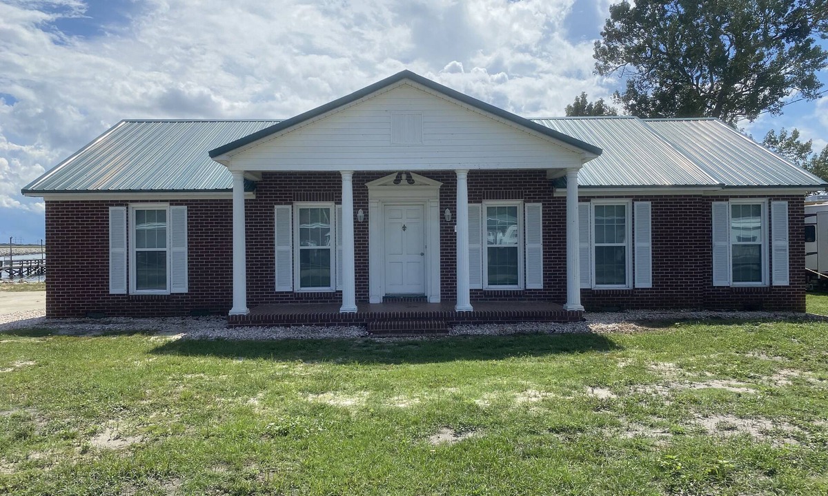 Manning House | Lakefront Retreat At Randolphs Landing
