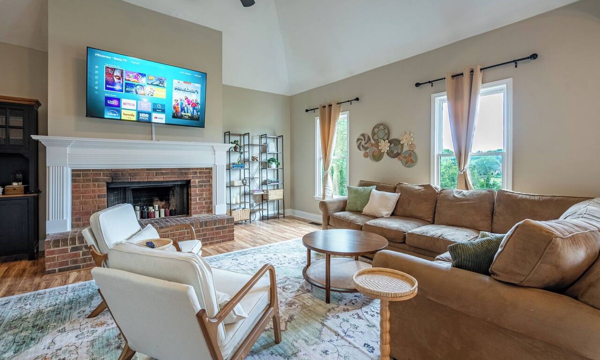 Cartersville House | LakePoint 4BR Retreat with Game Room