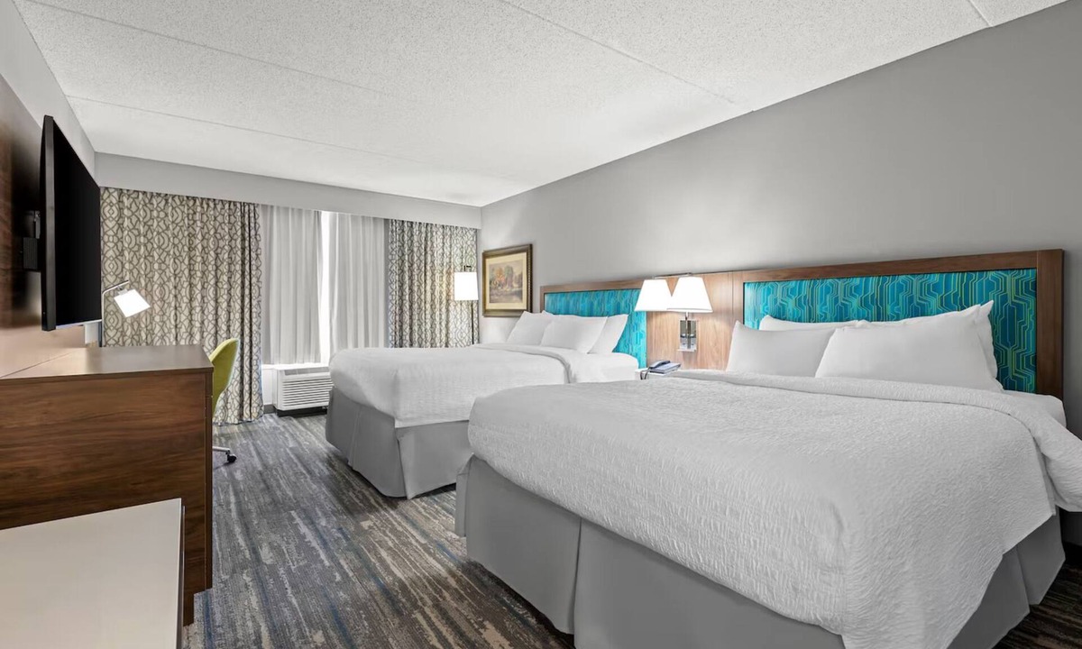 Guntersville Hotel | Lakeside Charm – 4 Comfortable Rooms w/Free Breakfast + Outdoor Activities