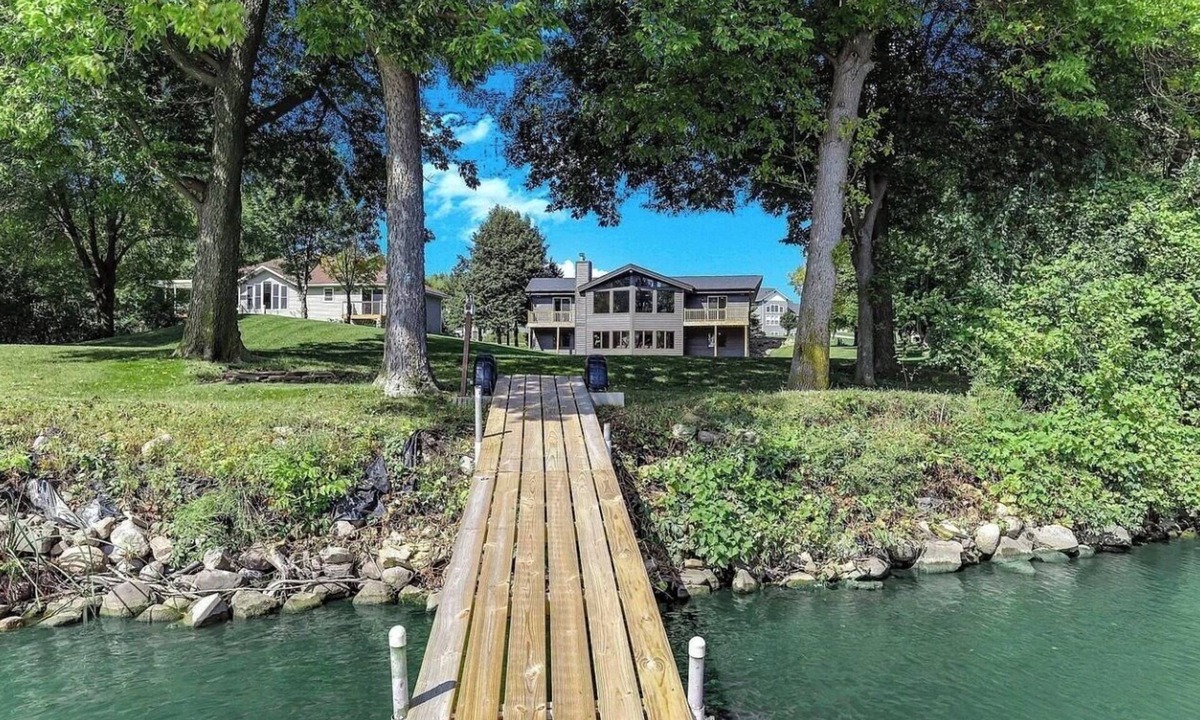 Faribault House | Lakeside Haven at Wells Lake Lakefront, Pool Table, Events Space & Fully Loaded