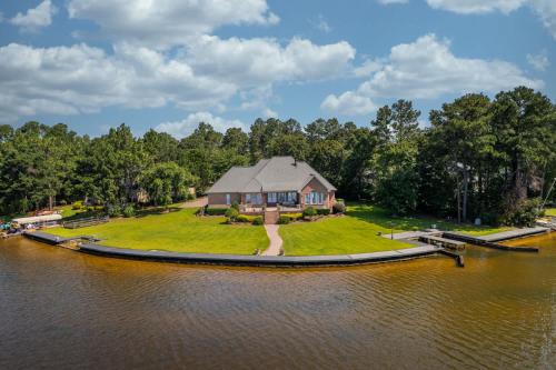 Olivia House | Lakeside Lane Retreat Waterfront Escape with Kayaks Game Room & Scenic Views