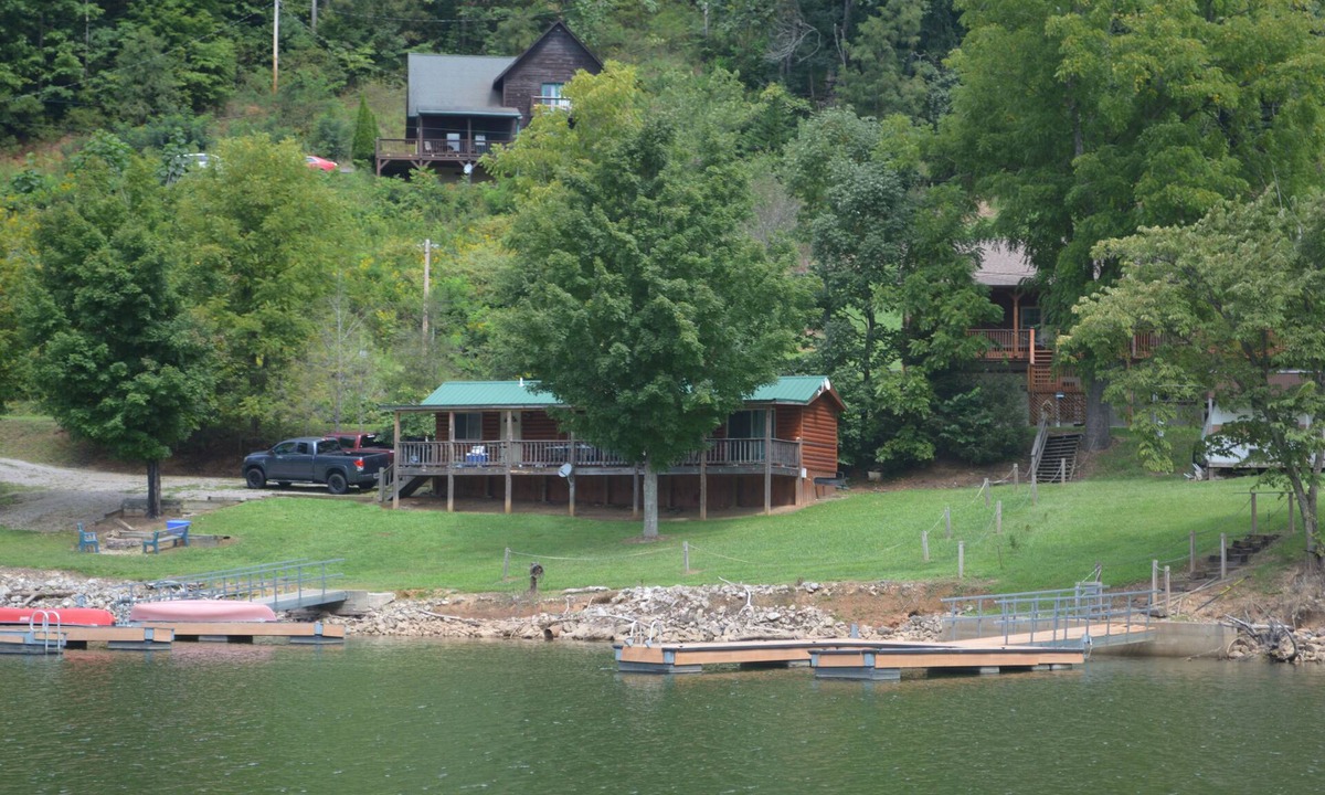 Butler House | Lakeside Paradise, NEW Boat Dock, Steps to Water, Canoe & Firepit
