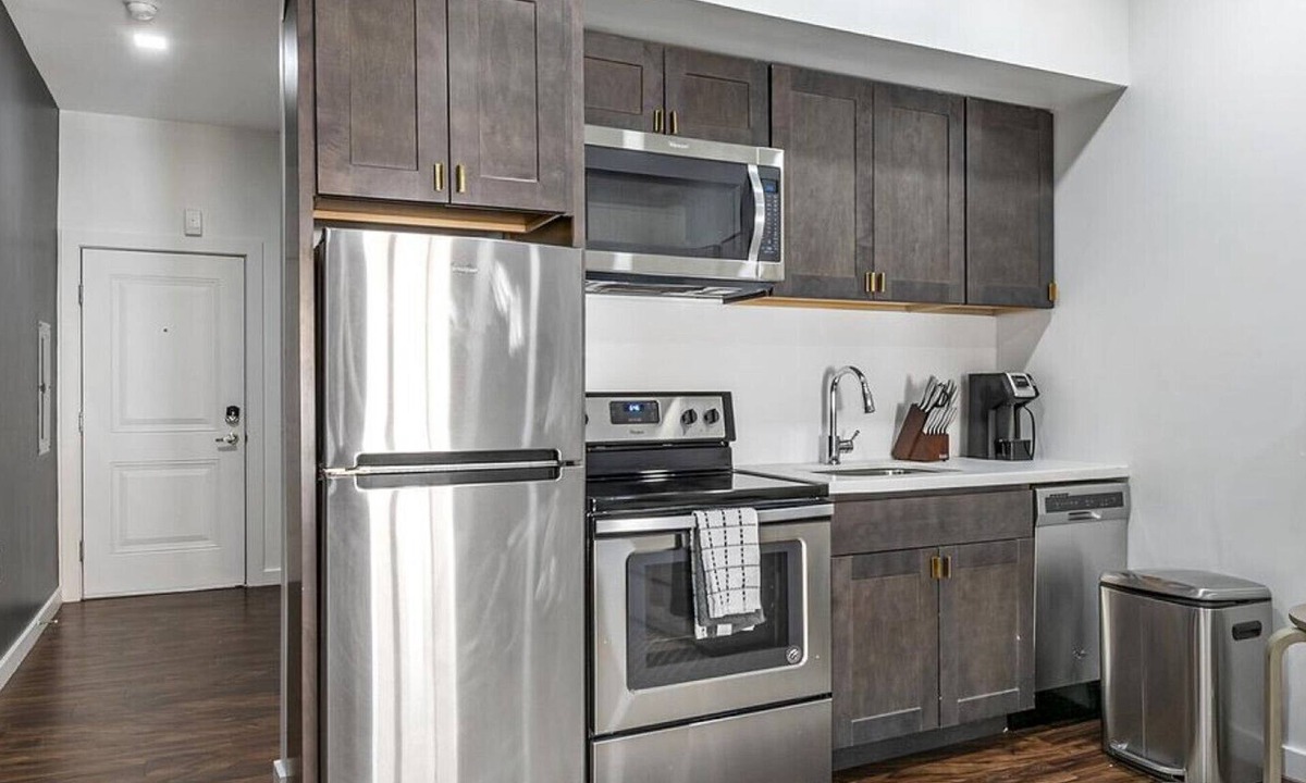 Mount Vernon Apartment | Landing at 824 N Calvert St - 1 Bedroom in Mount Vernon