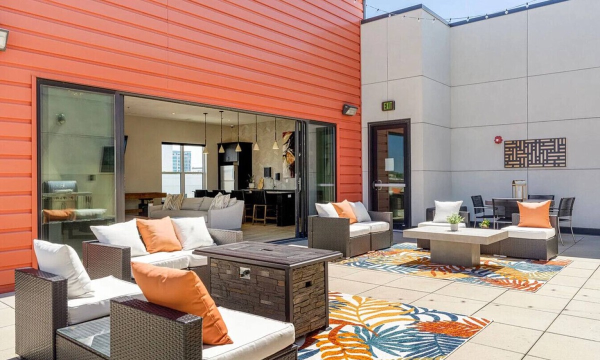 Brady Arts District Apartment | Landing at Flats on Archer - 1 Bedroom in Downtown