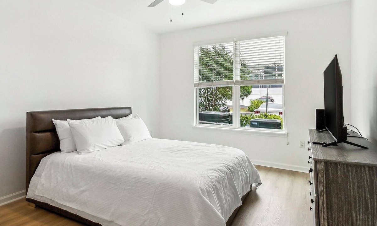 Eden Apartment | Landing | Chic 1BD, Gym, Yoga Studio