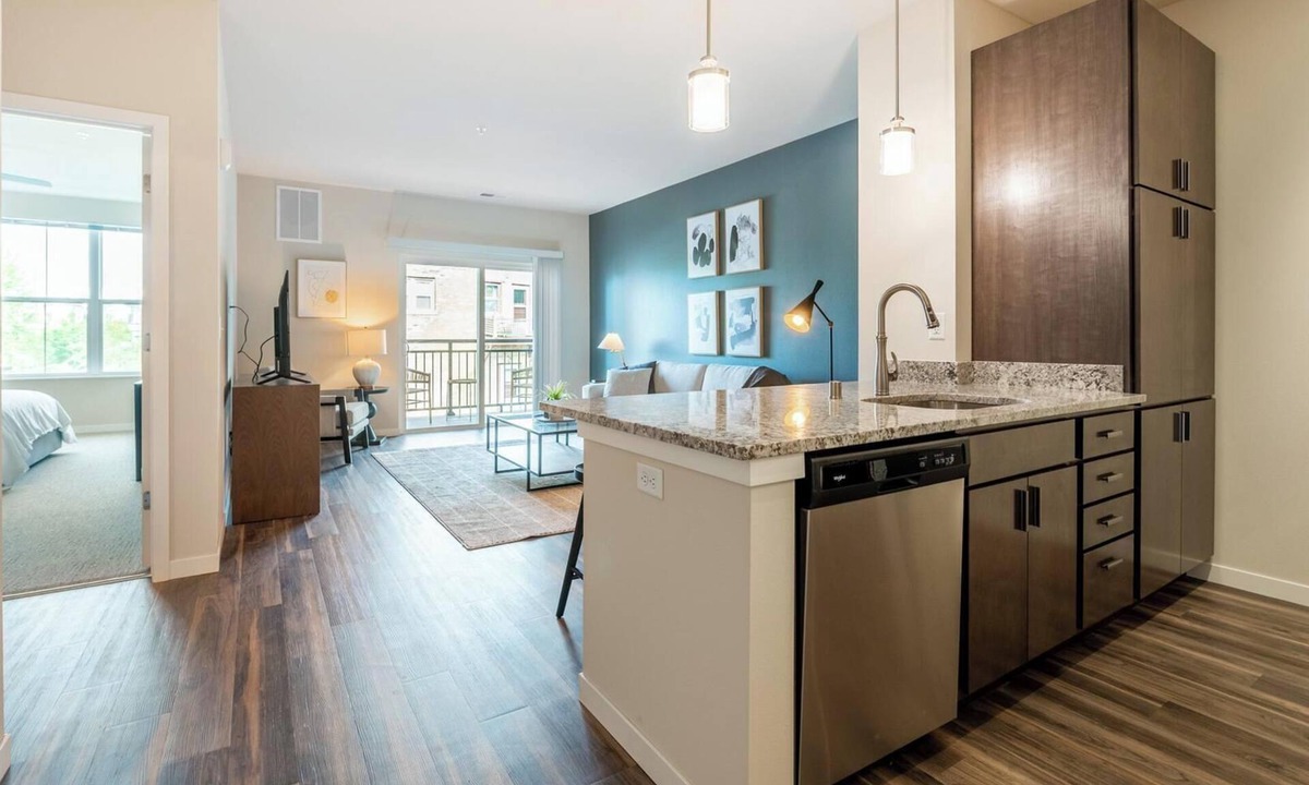 DeBaliviere Place Apartment | Landing | Chic 1BD, Gym, Yoga Studio