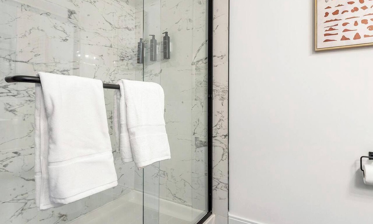 DeBaliviere Place Apartment | Landing | Modern 1BD, Gym, Yoga Studio