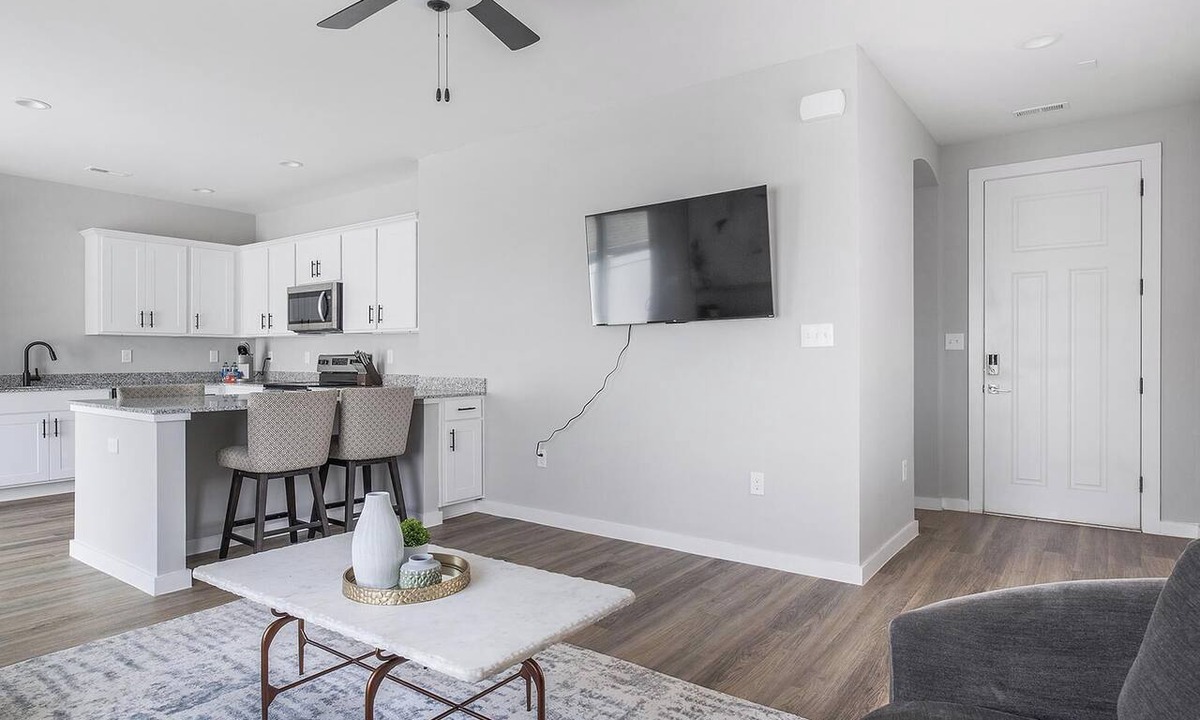 Madison Apartment | Landing | Stunning 1BD, Clubhouse, Courtyard