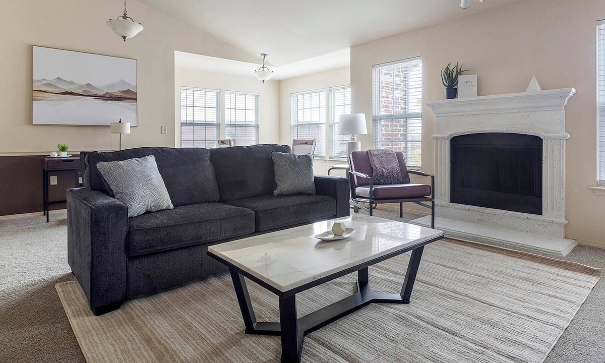 Broken Arrow Apartment | Landing | Stunning 2BD, Gym, Pool