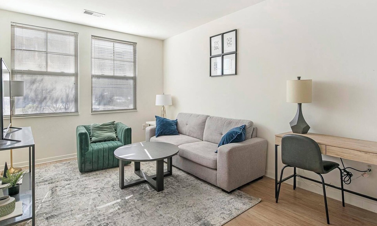 Richmond Apartment | Landing | Stunning 2BD, Gym