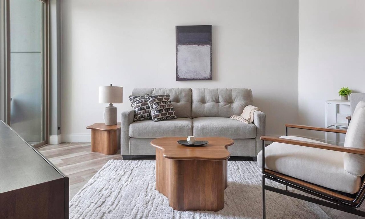 DeBaliviere Place Apartment | Landing | Stunning 2BD, Yoga Studio, Gym