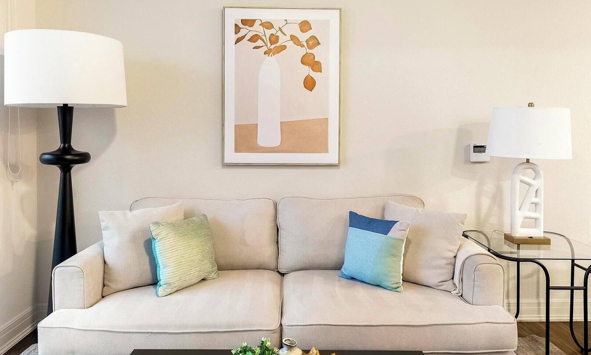 Overland Park Apartment | Landing | Stunning 3BD, Gym, Pool