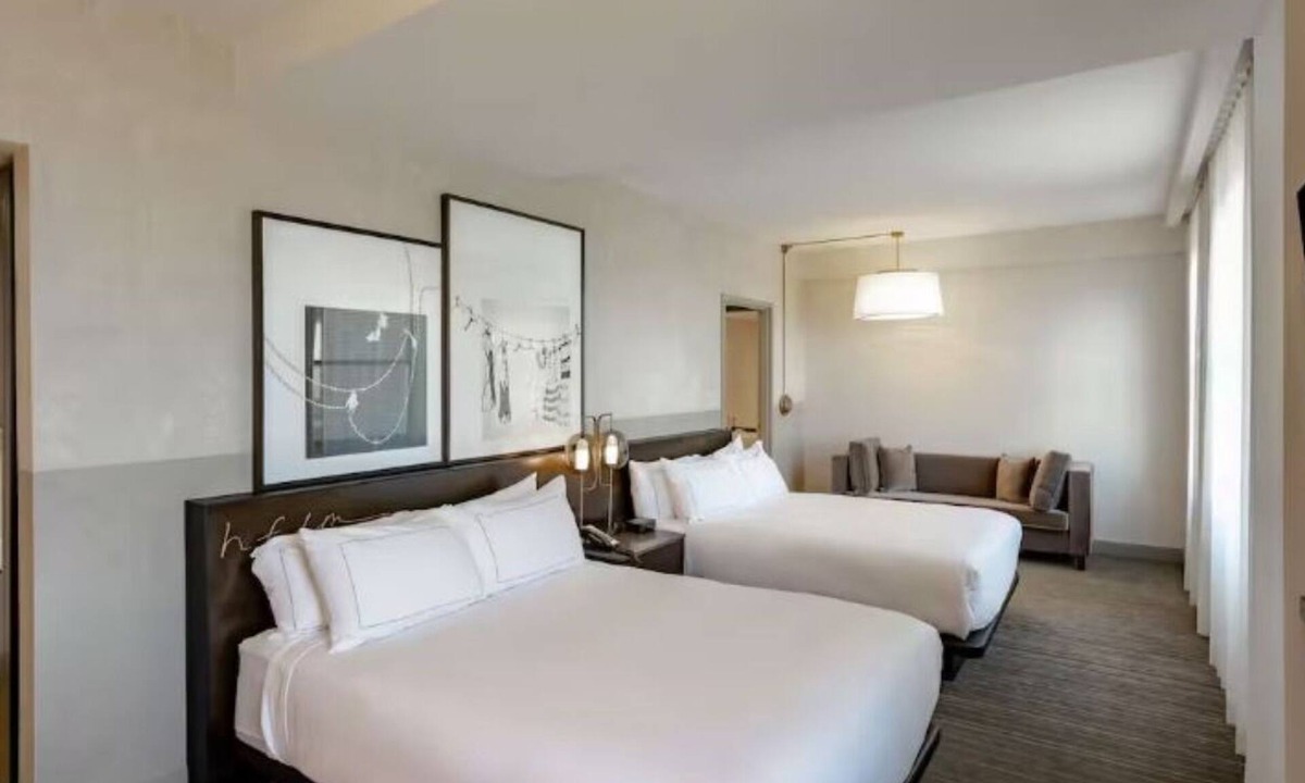 Downtown Des Moines Hotel | Landmark Hotel in Downtown Des Moines Offering Upscale Rooms and Style - 3 Units