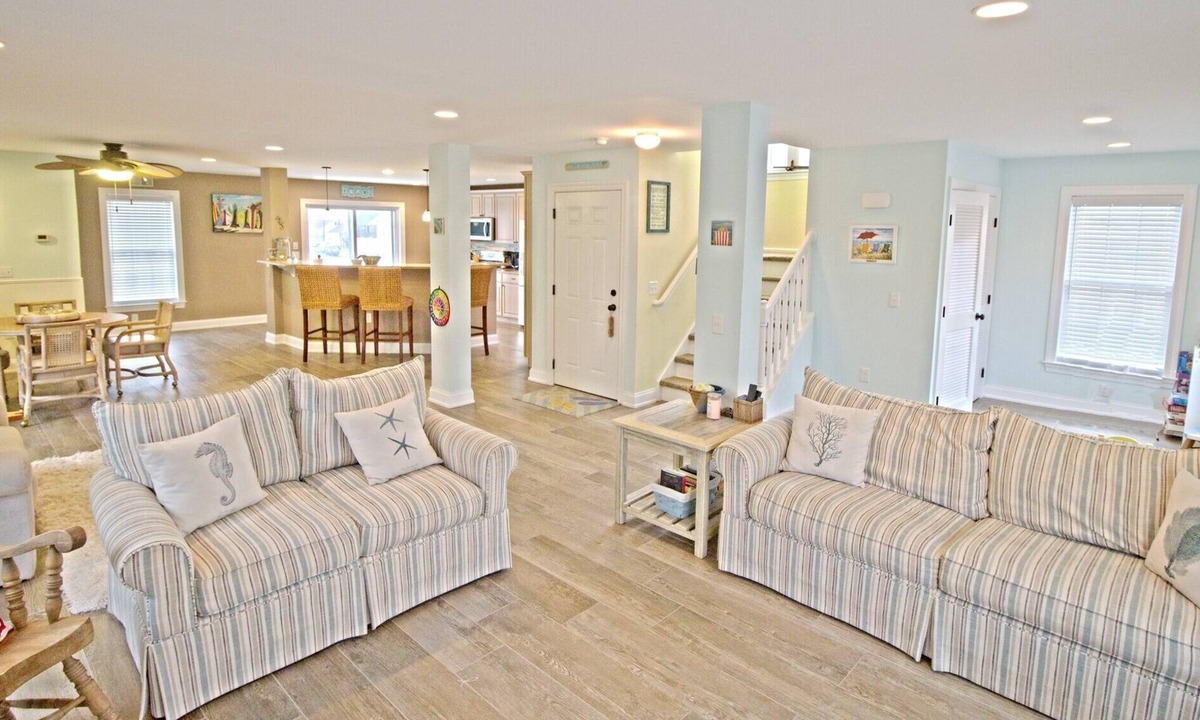 Ventnor City House | LARGE BEACH HOUSE SLEEPS 10, 4 BLOCKS FROM THE BEACH & WALKING DISTANCE TO SHOPS