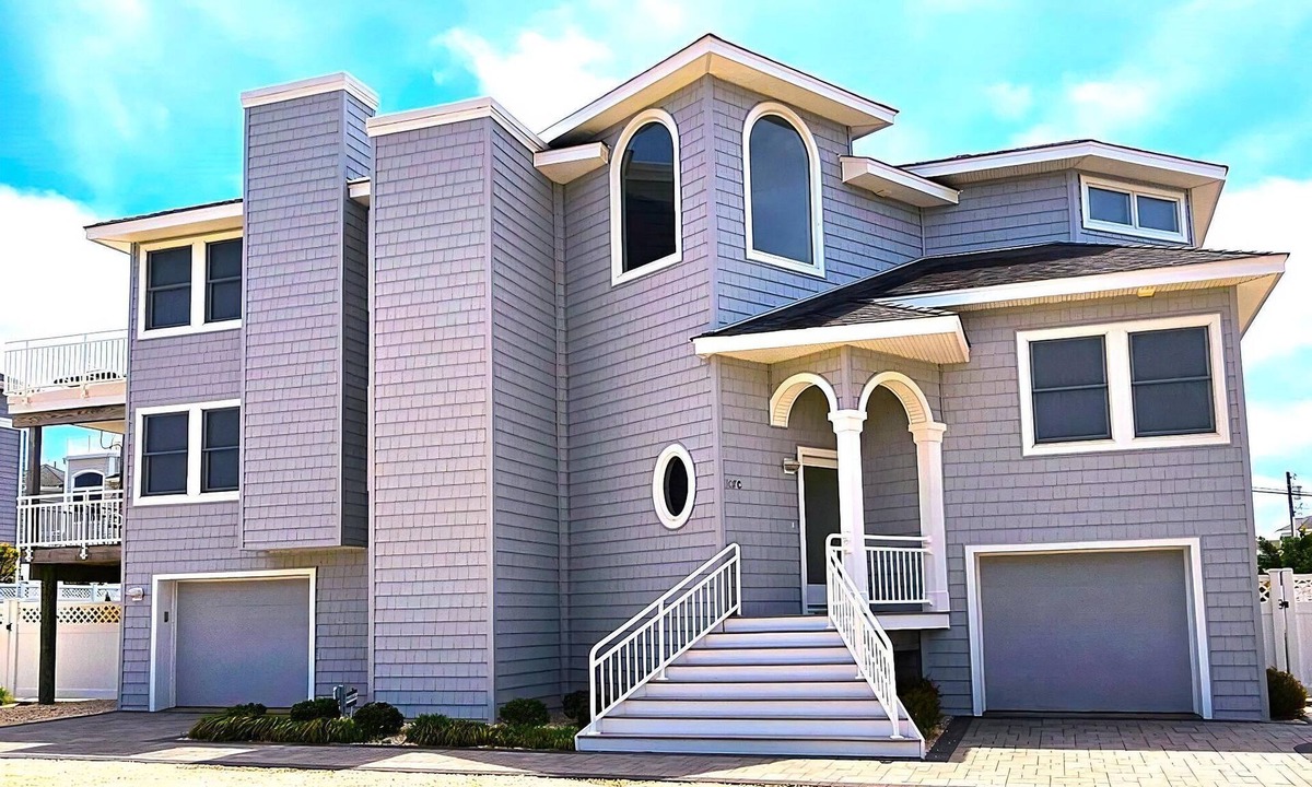 Loveladies House | Large Contemporary Ocean Block Home