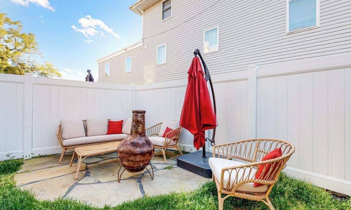 Ocean City Condo | Large duplex w/2 separate homes, two kitchens, patio, WiFi, & great location