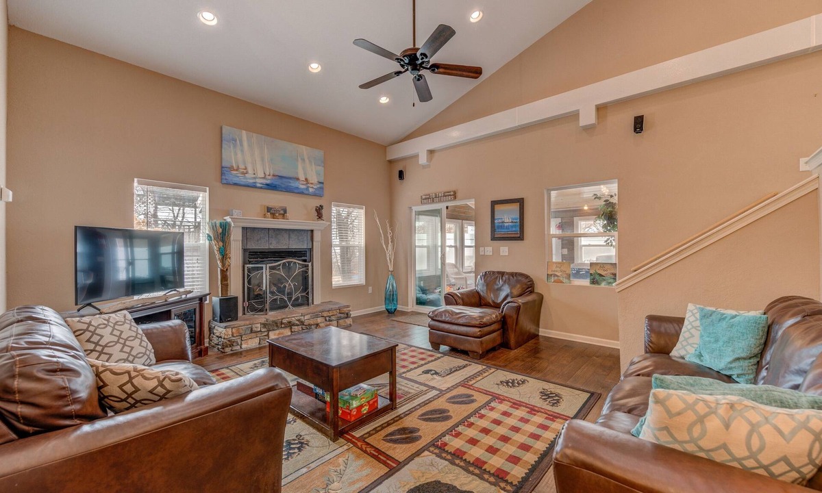Pepin Condo | Large Group Stay Near Wedding Venues & Lake Pepin - Lumberyard Lofts