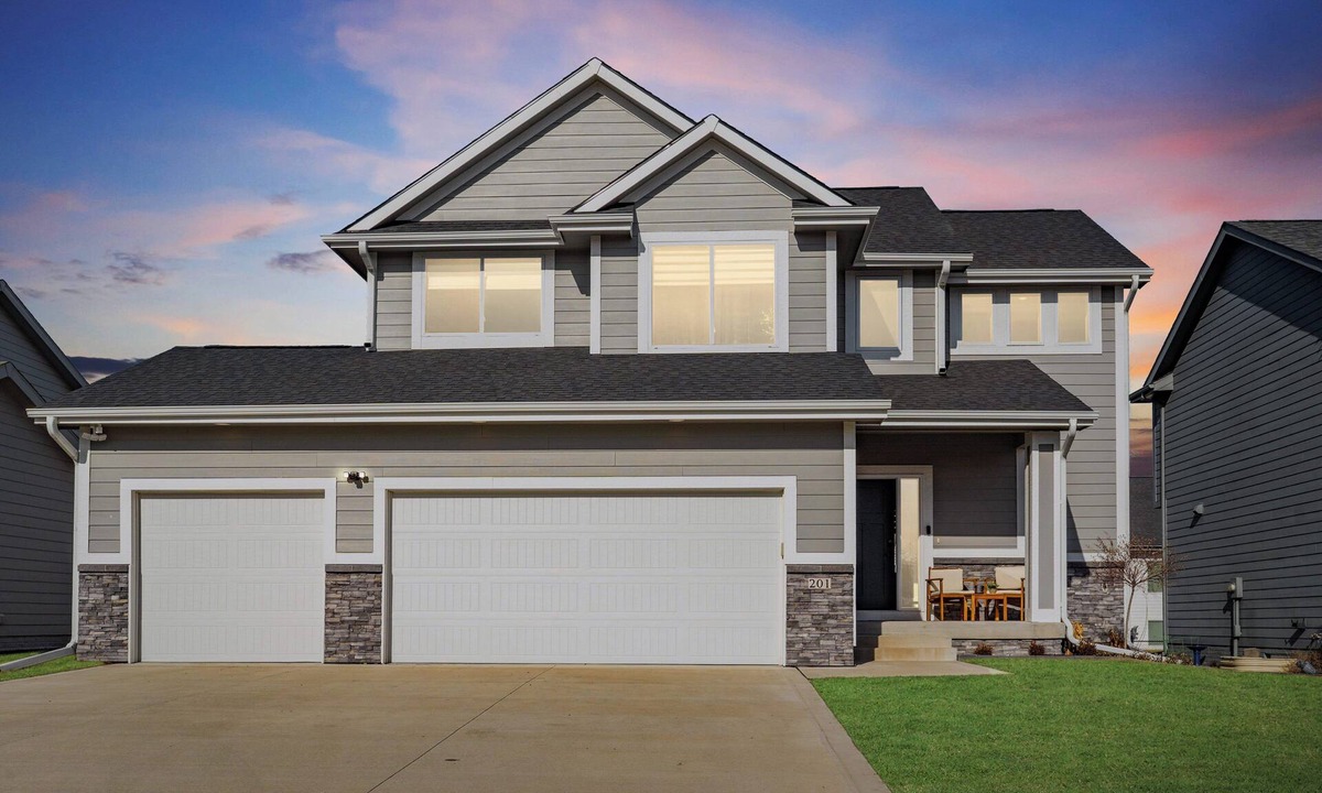 Grimes House | Large New 4-bedroom house with AC in Suburban Grimes