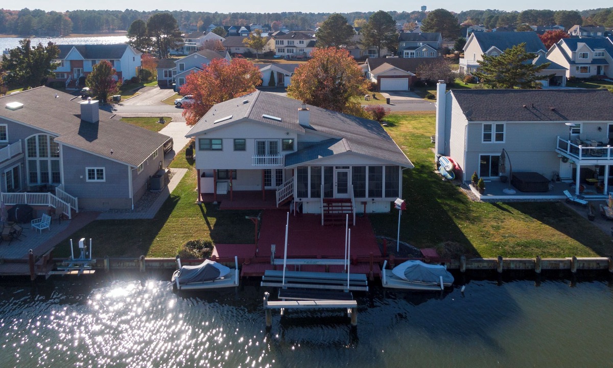 Ocean Pines House | LARGE WATERFRONT HOME IN QUIET NEIGHBORHOOD IN OCEAN PINES