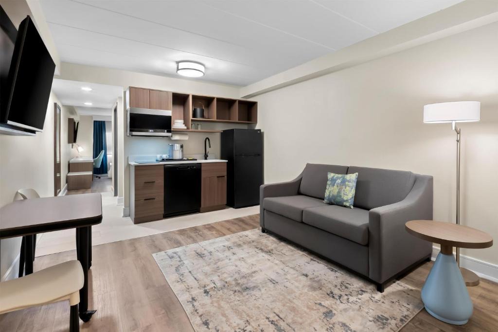 Tinton Falls Hotel | Latitude Suites Tinton Falls, part of Unscripted by Hyatt