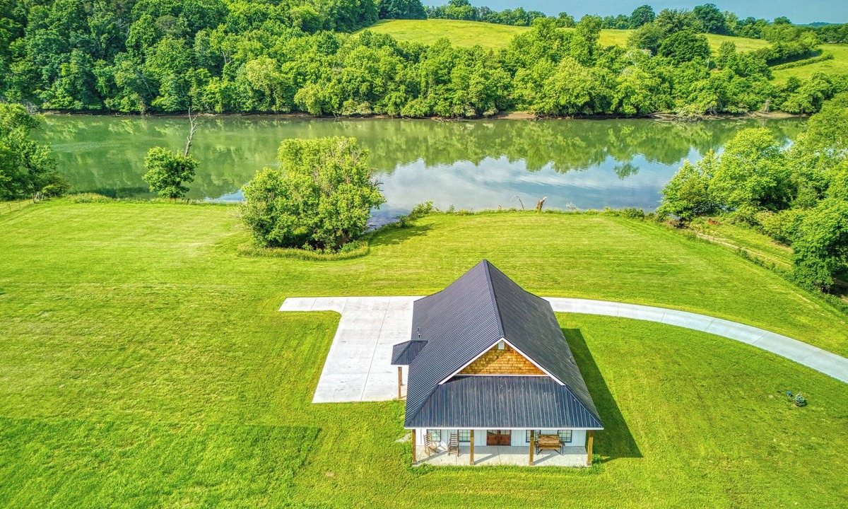 Kodak Cabin | Lazy River Cabin, Hot Tub, $560 in FREE Attraction tickets each paid day!