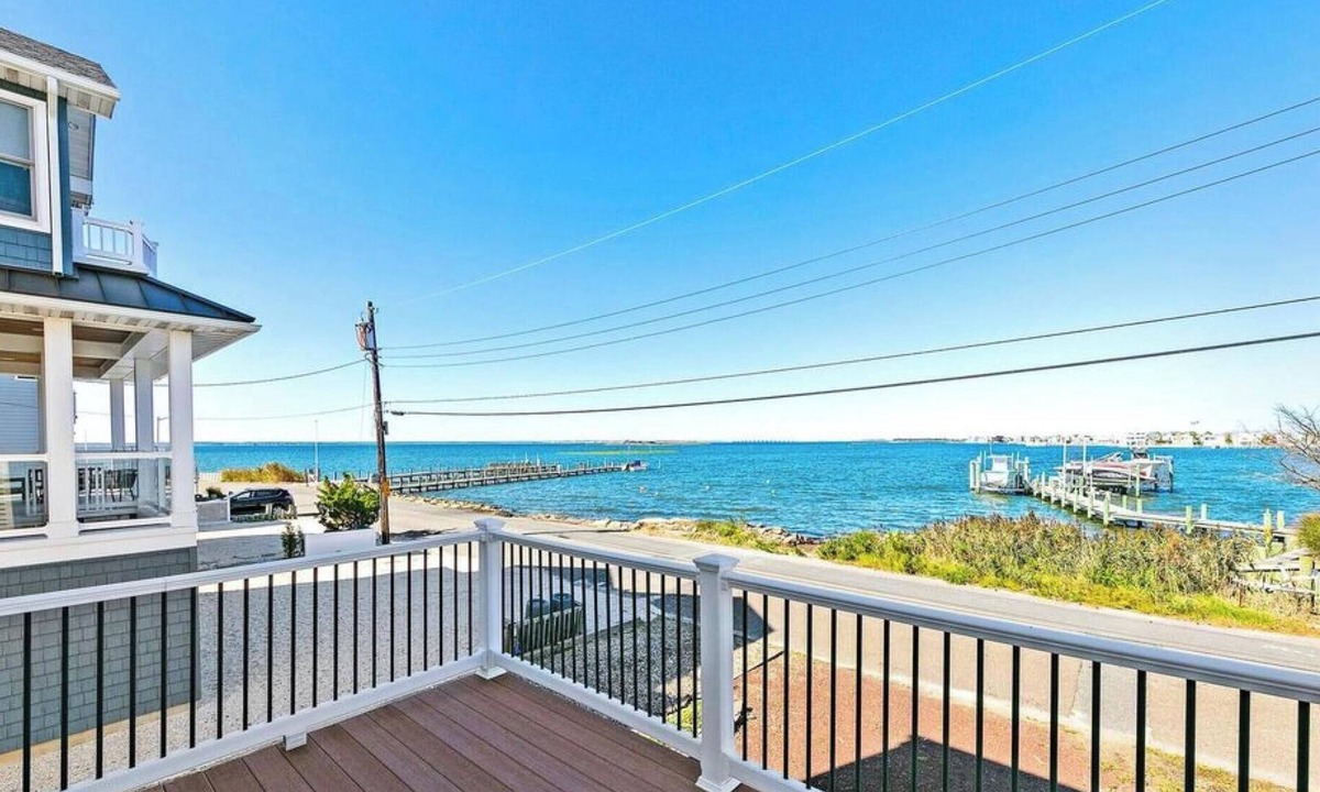 North Beach Haven House | LBI Paradise Bayfront! Bayview park and Ocean beach ! 2 blocks away!