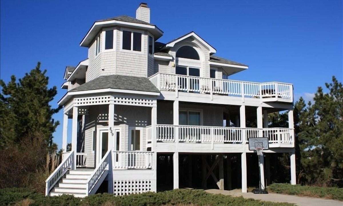 Corolla House | Let yourself be "Swept Away" BOOK OUR BEAUTIFUL HOME NOW FOR 2026